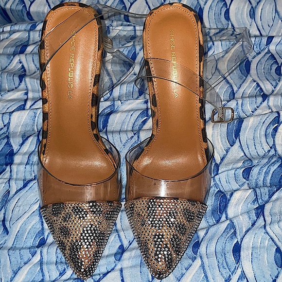 There a size 5.5 the brand is shoe republic la - Picture 1 of 1